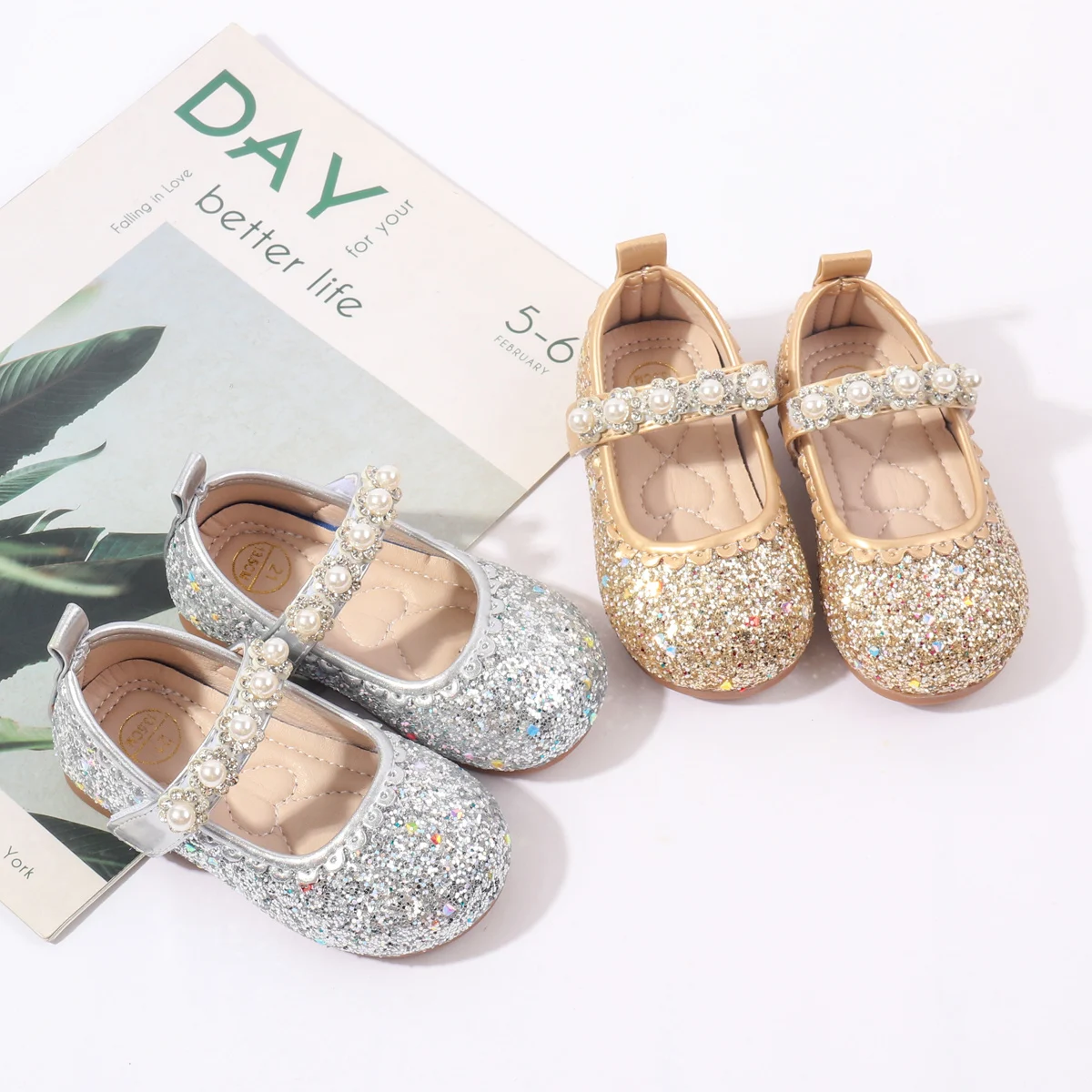 

2025 Baby Girls First Walking Indoor Outdoor Toddler Shoes For 0-2Y Baby Princess Shoes With Beautiful Sequin Design TPR Sole