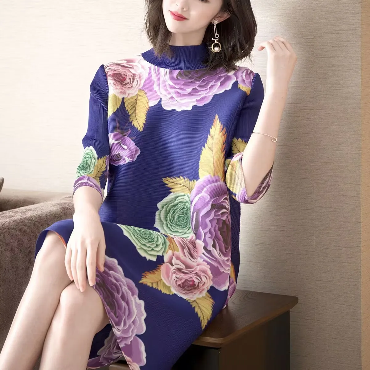 

2025 Womens Dresses Spring and Summer Retro Printing Loose Age-Reducing Pleated Medium-long Skirt Elegant Semi-high Collar Dress