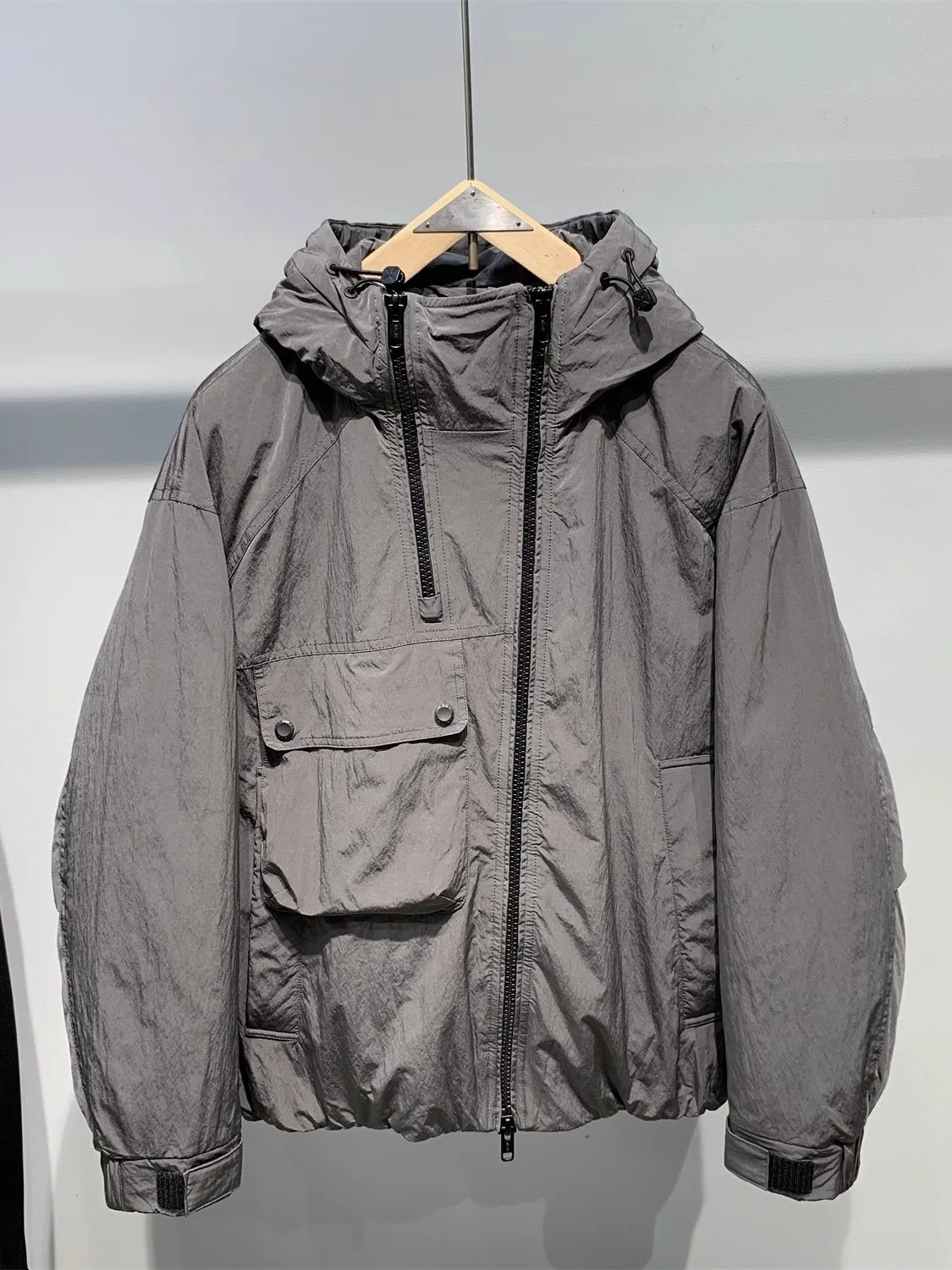 

Мужская повседневная свободная рабочая куртка-пуховик с капюшоном из полиэфирного волокна, утепленная, на молнии, цельная