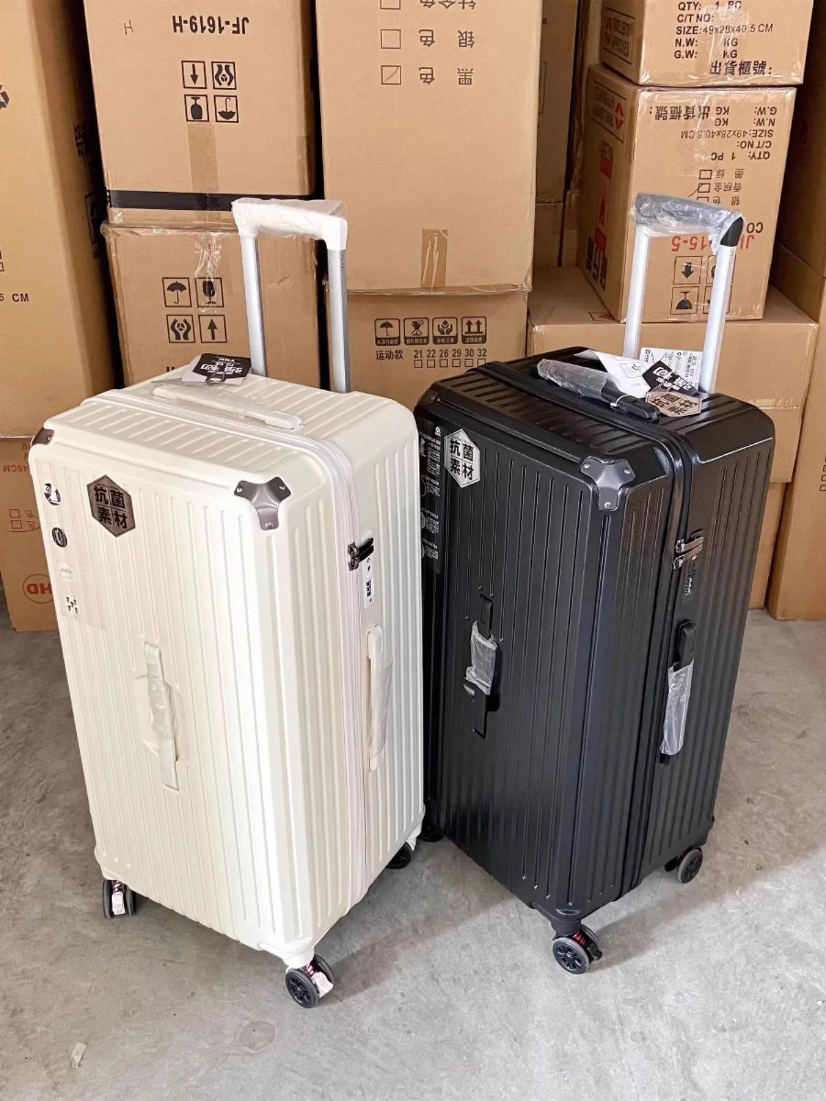 厚みのある大容量 30 トラベルスーツケース男性と女性のための 5 輪チェックイン荷物搭乗パスワードボックス