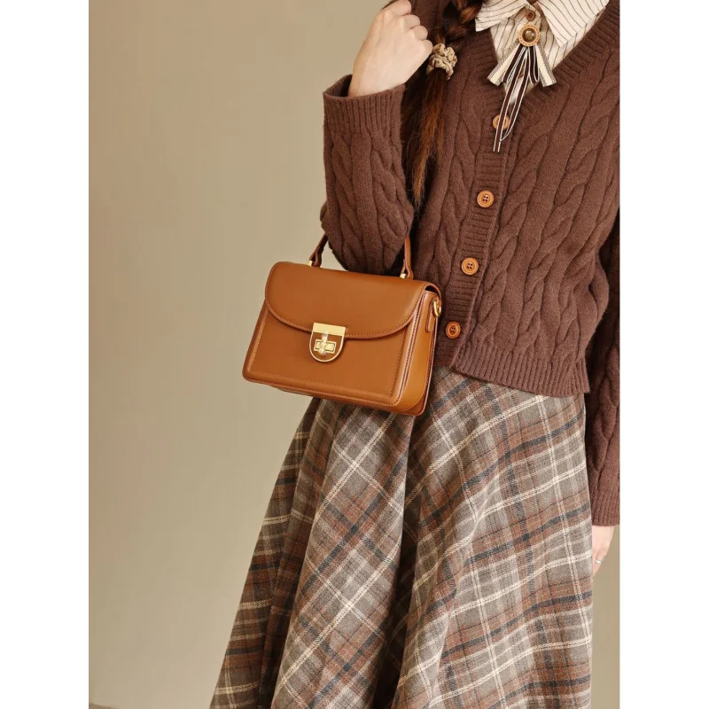 

New Fashion Simple Women's Handbag，2026Spring and Summer Versatile Single Shoulder Crossbody Bag， Niche High-End Vintage Small S