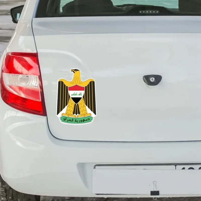 LYKX معطف جديد من أسلحة العراق ملصق سيارة مضحك ملون ملصقات السيارات السيارات البلاستيكية الشارات