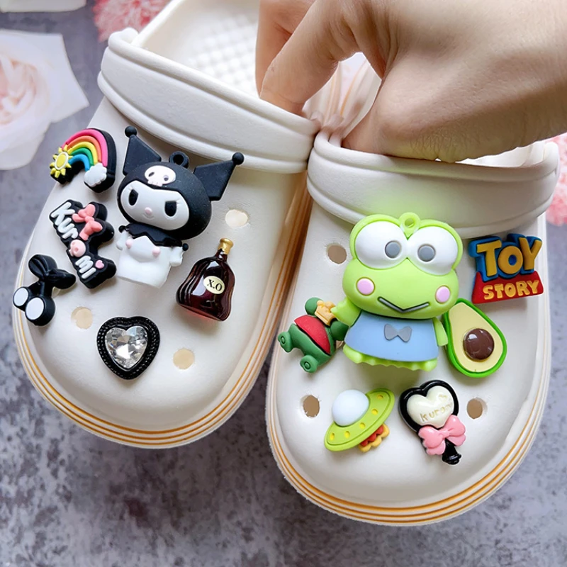 Sanrio Hello Kitty fibbia per scarpe Kawaii Kulomi cannella cane accessori Anime scarpe scarpe fiore scarpe fascino regali per bambini