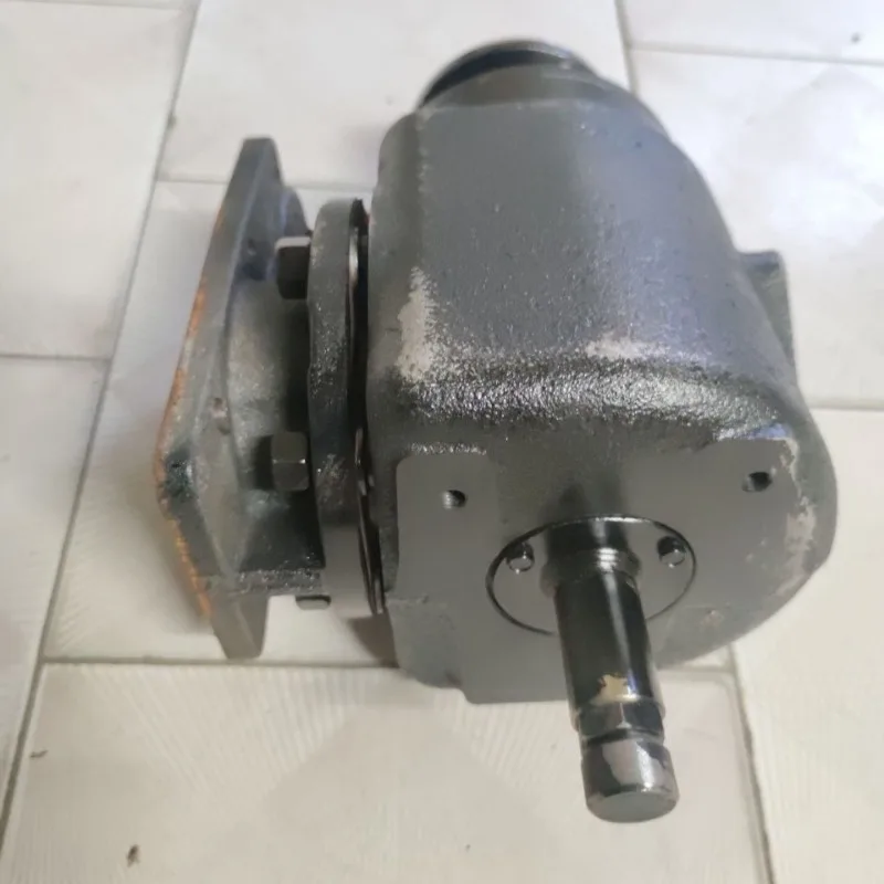 New Source 65/75 Rubber Wheel Excavator Uploading Transmission Assembly Transmission Transfer Case Connection