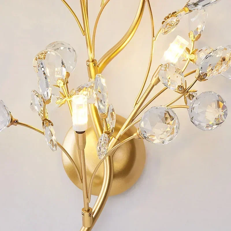 Imagem -04 - Romantic Flowers Branches Led Wall Lights Clear Crystal Sconce Gold Metal Lights para Sala de Estar Quarto Decoração de Casa