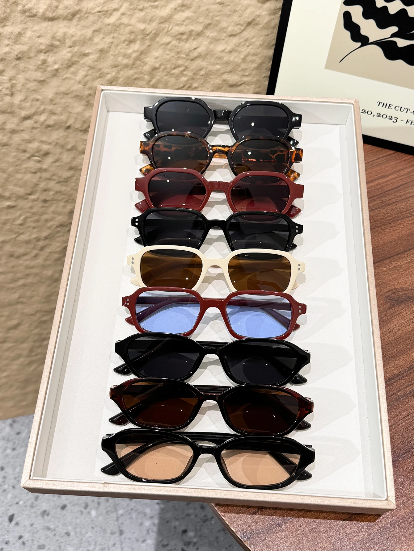 9-teiliges Set mit modischen Sonnenbrillen im europäischen und amerikanischen Retro-Stil für Damen und Herren, stilvoll und vielseitig einsetzbar, ideal für den Sommer.