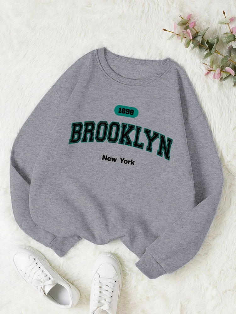 1898 Brooklyn New York Print Woman Sweatshirt Street Casual Clothes Simple Soft Warm Tracksuit Female Vintage Round Neck Tops