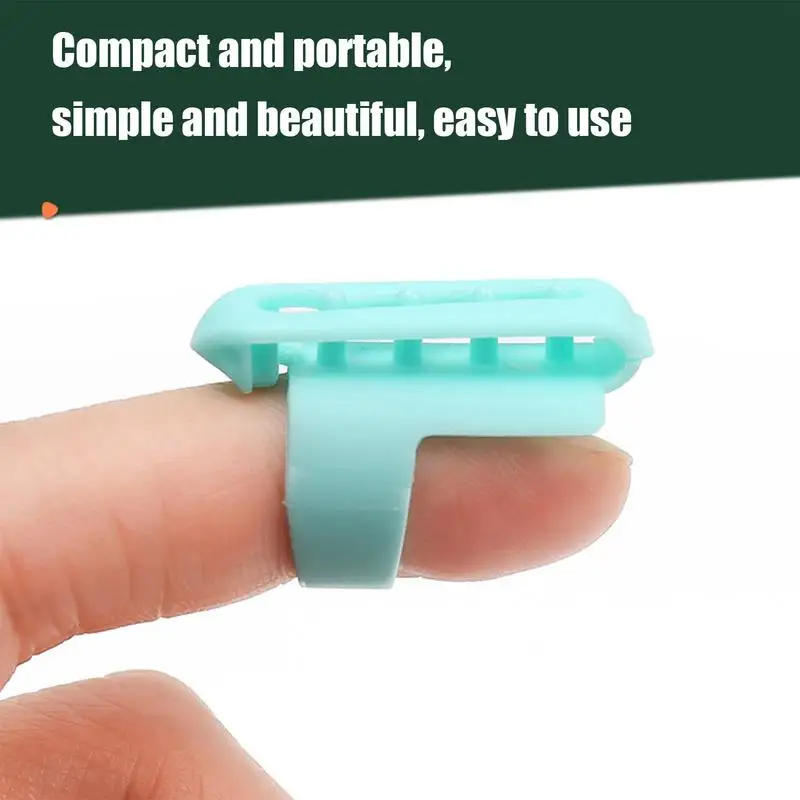 2Pcs Finger Splitter Sweater Wool Knitting Tool 4 Yarn Guide Thimble Plastic Thimble Ring Sewing DIY Crafts Handicraft Accessory