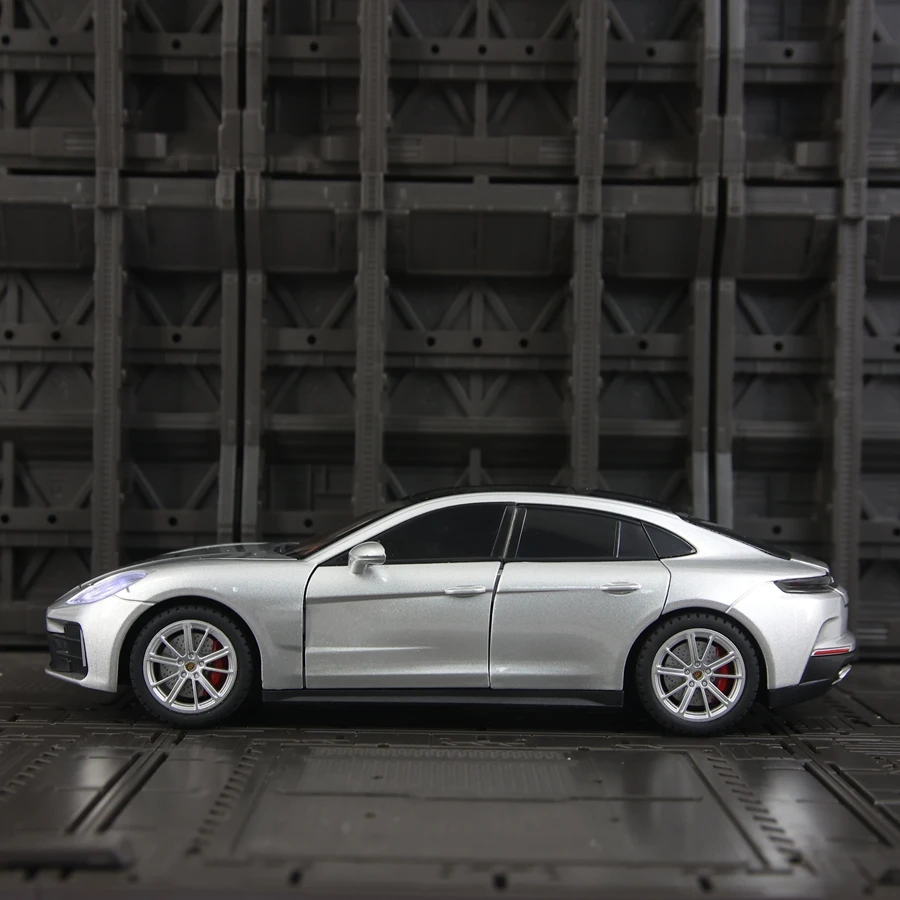 Modelo de coche de aleación Panamera 1:24, adorno, puertas y capó de motor, el maletero se puede abrir, coche deportivo con energía de retorno de luz y sonido
