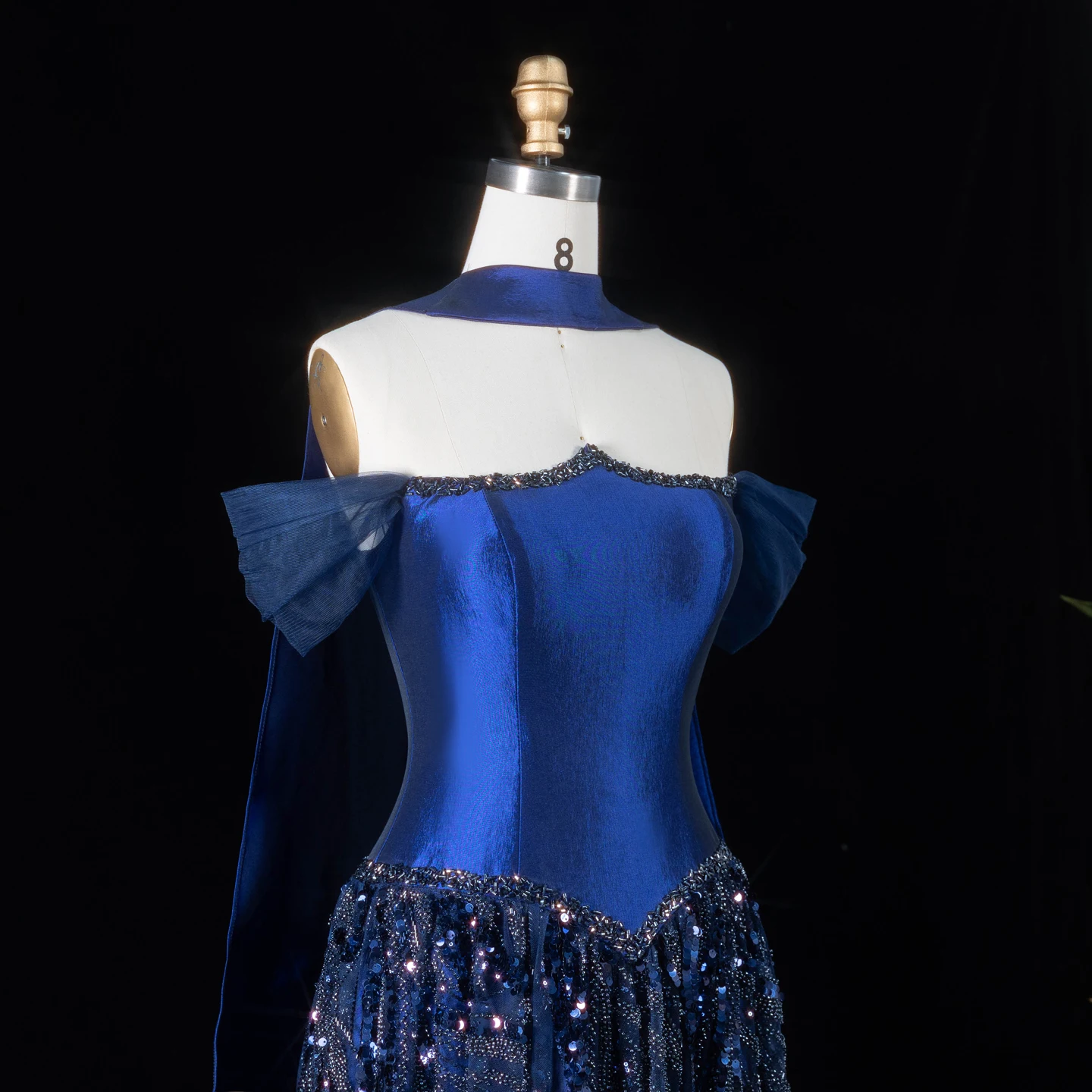Sharon Said Dubai Luxuriöses, stark paillettenbesetztes, weinrotes, schulterfreies A-Linien-Abendkleid mit Schal, formelles Partykleid für Damen, SS652, maßgeschneidert – Detail 10
