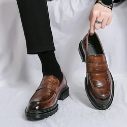 New Fashion Thick Soled Pointy Leather Shoes Shiny Face Casual Business Leather Shoes Breathable Modern Boat Casual Men Shoes