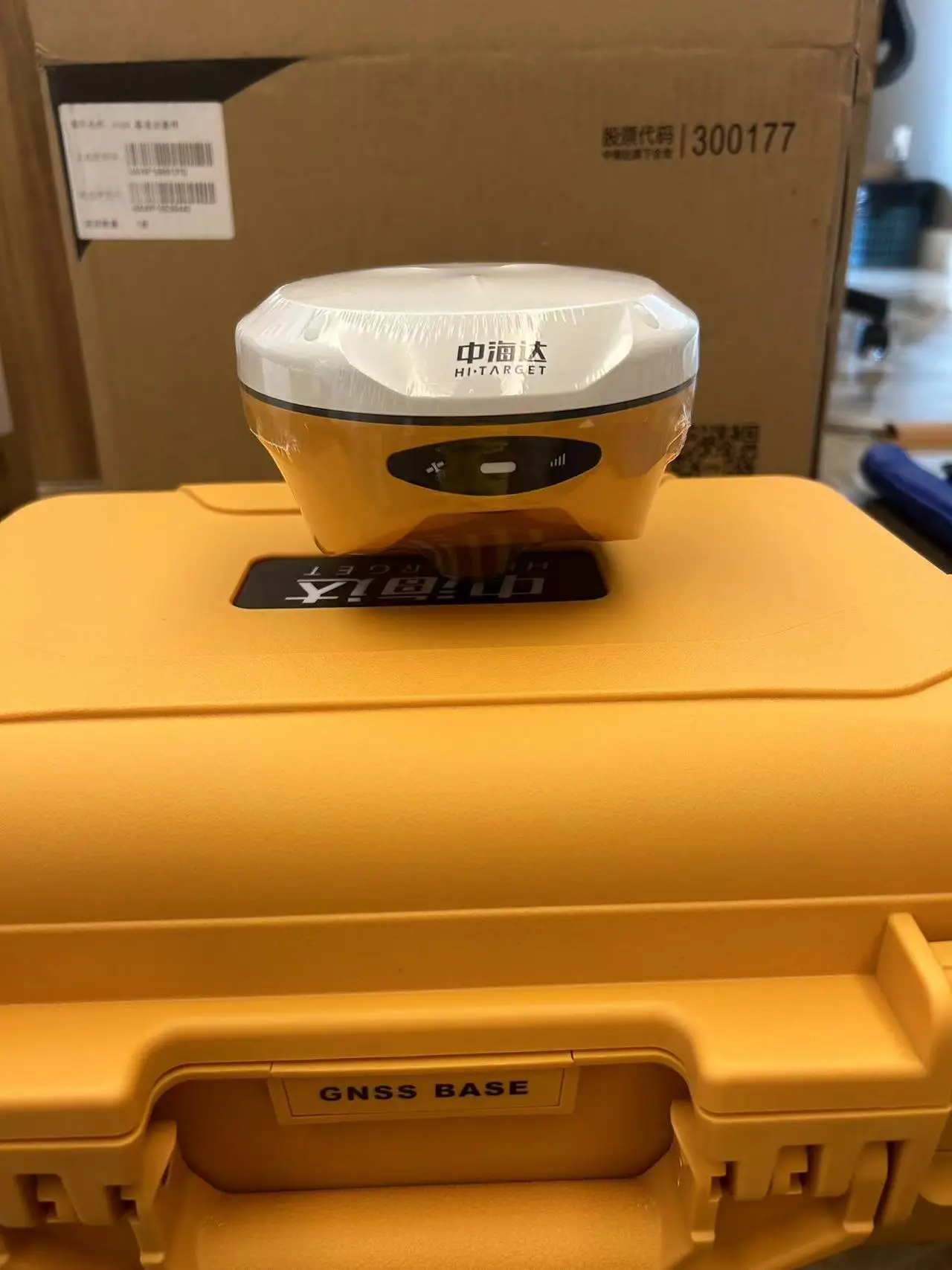 Hi-Target V300 GPS With Camera And IMU GPS RTK V300 GNSS Receiver For Survey