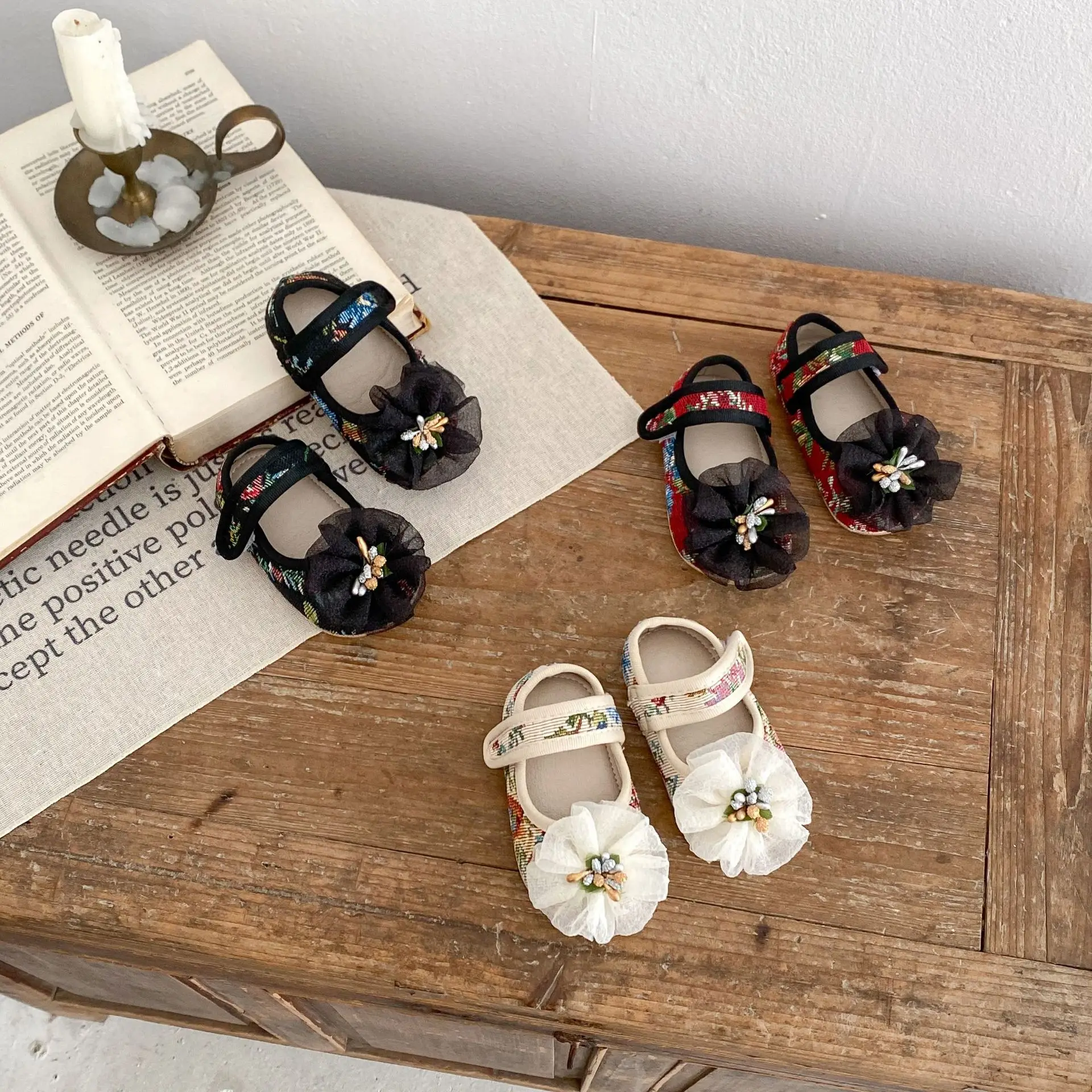 2025 Spring Fall Baby Girl First Walkers Handmade Bead Flowers Soft Sole Shoes Rubber Bottom Outdoor 0-18 Months​