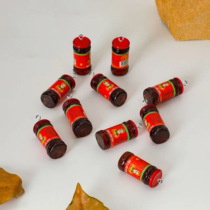 10 Uds. Botella de salsa de chile china, dijes de resina, bonito llavero de comida de pasta simulada, colgante de collar DIY para fabricación de joyas