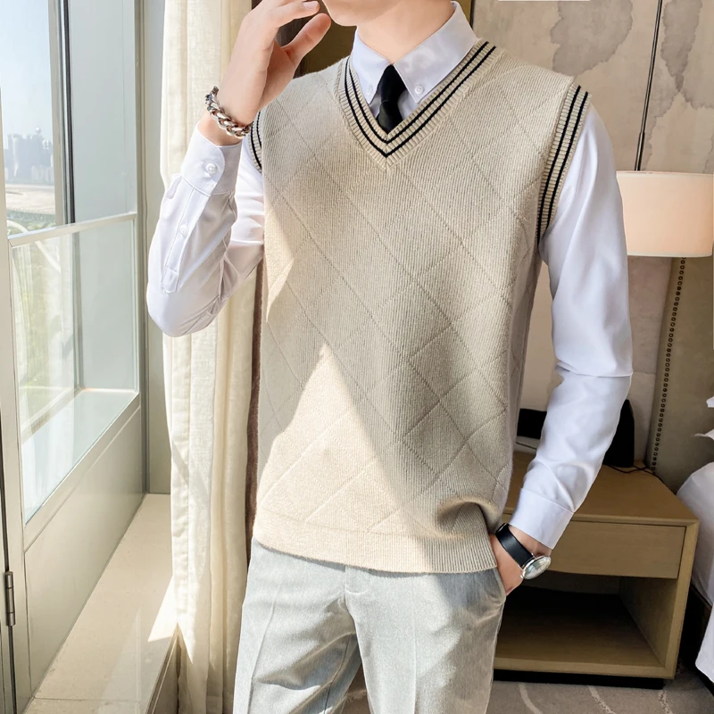 2023 New Autumn Pattern Men's Sweater Vest Retro V-neck Sleeveless Knit Vest Woolen Korean Clothes Student Sweaters S-3XL