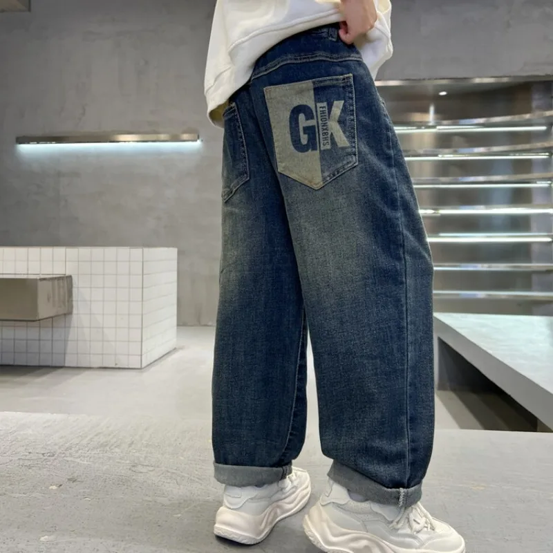 Jeans für Teenager und Jungen, UNITIM, Herbstkollektion, Kinder-Jeans mit Buchstabenmuster und Taschen, lässige Jeans mit elastischem Bund, für Jungen von 2 bis 12 Jahren, gerade geschnittene Hose. – Detail 3