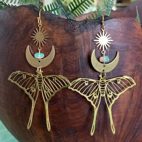 بوهو العثة أقراط مُزينة بحُلي سر القوطية مجوهرات اكسسوارات الجوف القمر العثة قلادة الأذن السنانير مطلية بالذهب ستار شرابة الأقراط