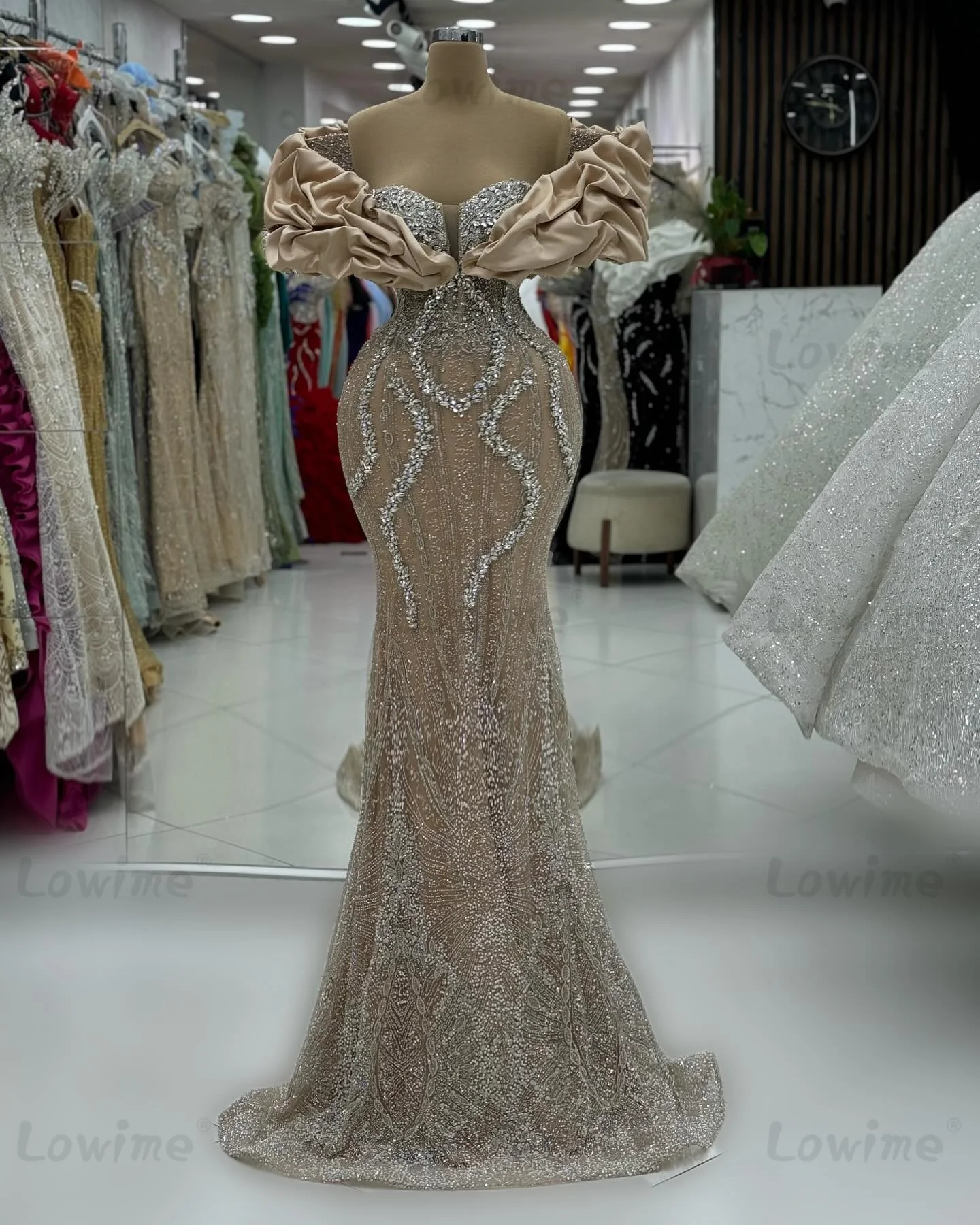 

Ruffles Off The Shoulder Champagne Evening Dresses Customized Crystals Beaded Women Party Gowns For Weddings Arabic Prom Dress
