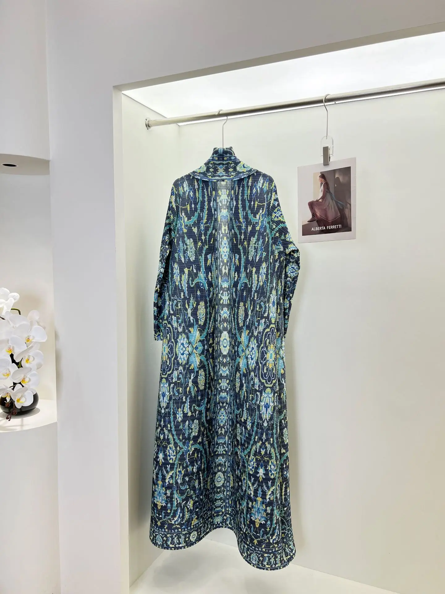 

2025 New Fashion Versatile High-end Design Sense Loose and Thin Art Style Long-sleeved Cardigan Robe Women
