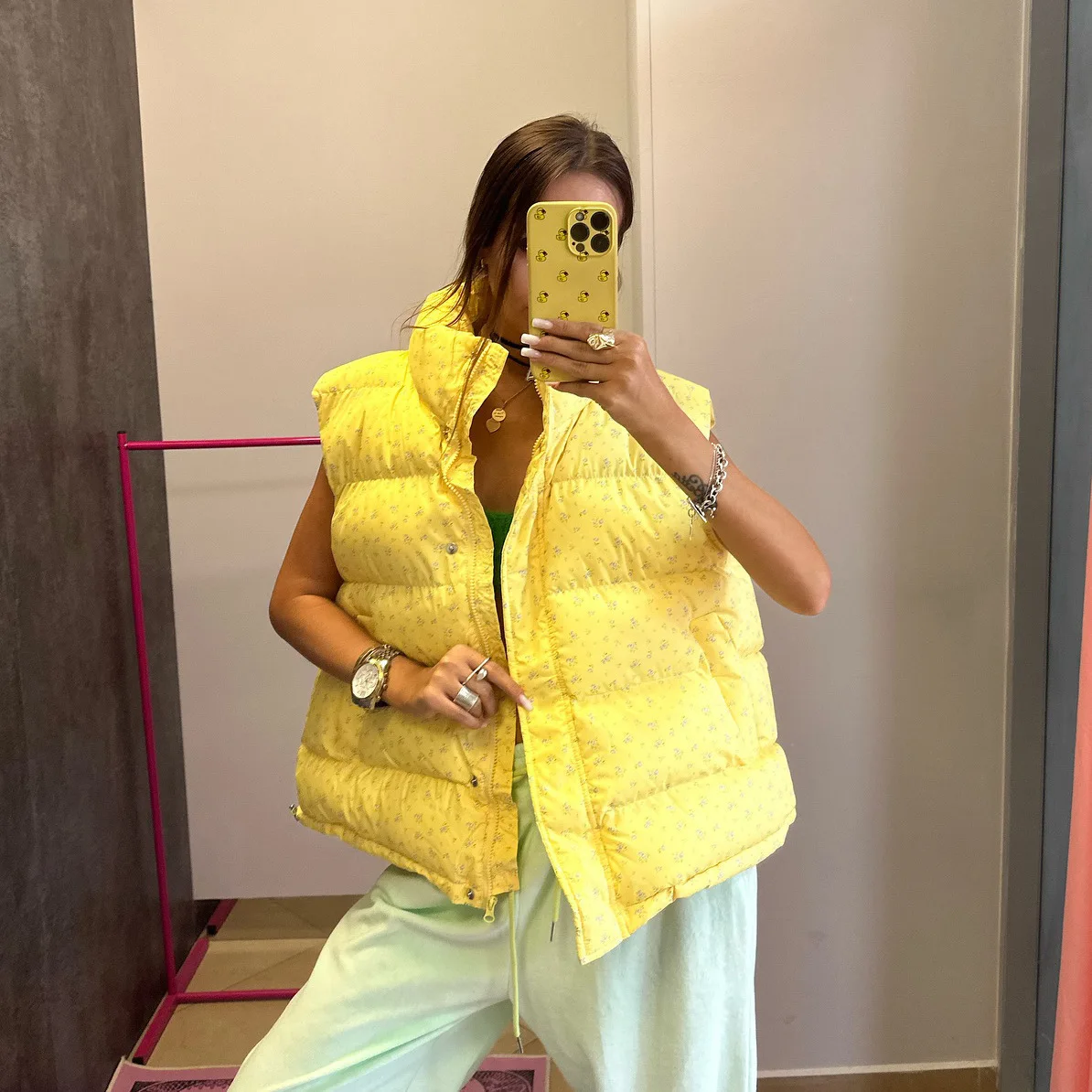 

Новая стеганая куртка без рукавов с цветочным принтом для женщин, теплая, удобная и легкая зимняя одежда, модная и модная одежда для хлеба