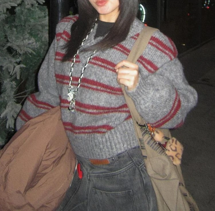 الرجعية محبوك المرأة الشتاء التباين مخطط سترة برقبة على شكل حرف V فضفاضة قصيرة الأكمام الطويلة