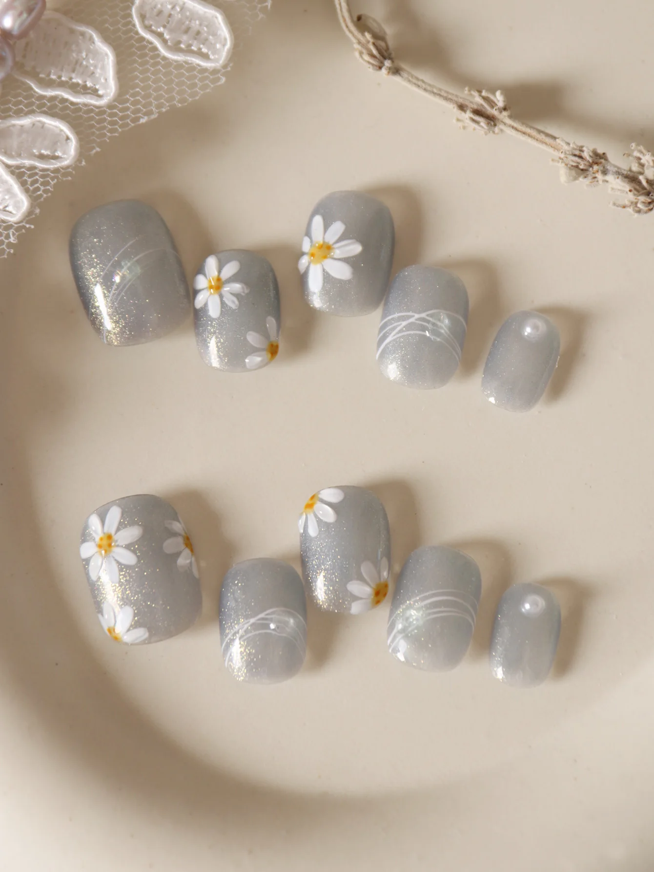 10 Stück Aufklebenägel Kurze Blaue Katzenaugen Weiße Gänseblümchen Künstliche Nägel Inklusive 1 Blatt Klebestreifen & 1 Stück Mini-Feile