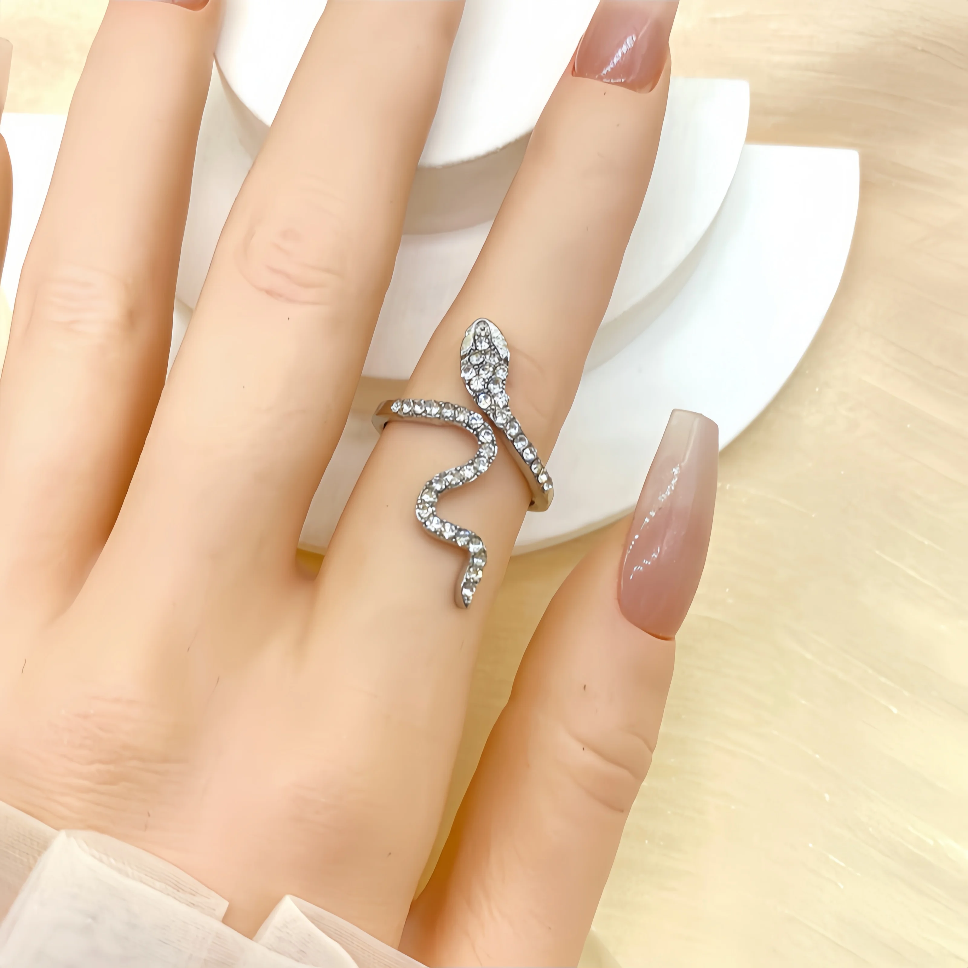 1 Piece Of Fashionable Classic Micro-Set Zircon Snake-Shaped Wrapped Women's simple Minority Designer Fashionable Index Finger R image 4