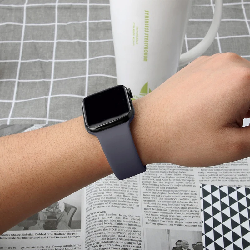Ремешок силиконовый для Apple Watch Band 46 мм 44 мм 40 мм 41 мм 45 мм 49 мм 42 мм 38 мм, спортивный браслет Correa iwatch Series 10 9 8 Ultra 7 5 6SE