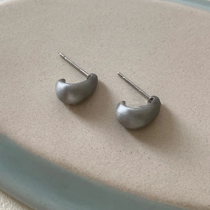 

Hot Selling 925 Sterling Silver Geometric And Crescent Shaped Earrings Are Fashionable And Simple Suitable For Women's Jewelry