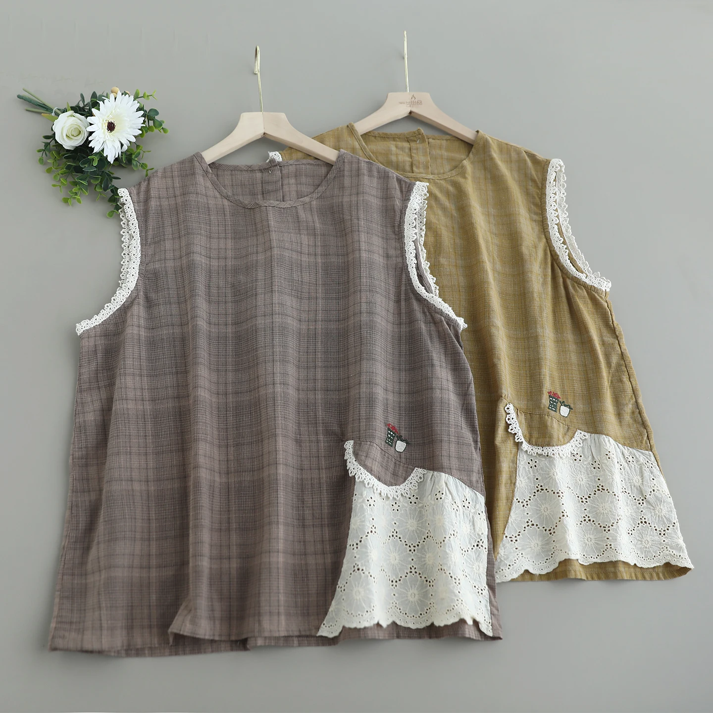 

Japanese Sweet Mori Girl Vintage Plaid Lace Embroidery Patchwork Tank Tops Women Summer O-Neck Sleeveless Casual Cotton Camis