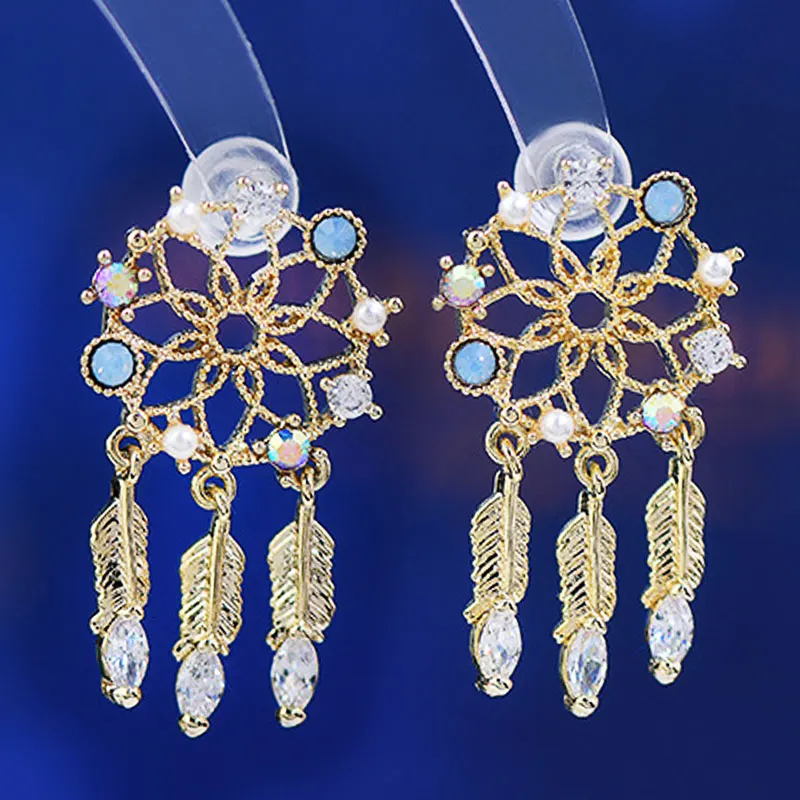 2022 squisiti orecchini alla moda Dreamcatcher Hollow Nature Charm Classic Fine Pearl Flower delicati orecchini ciondolo gioielli