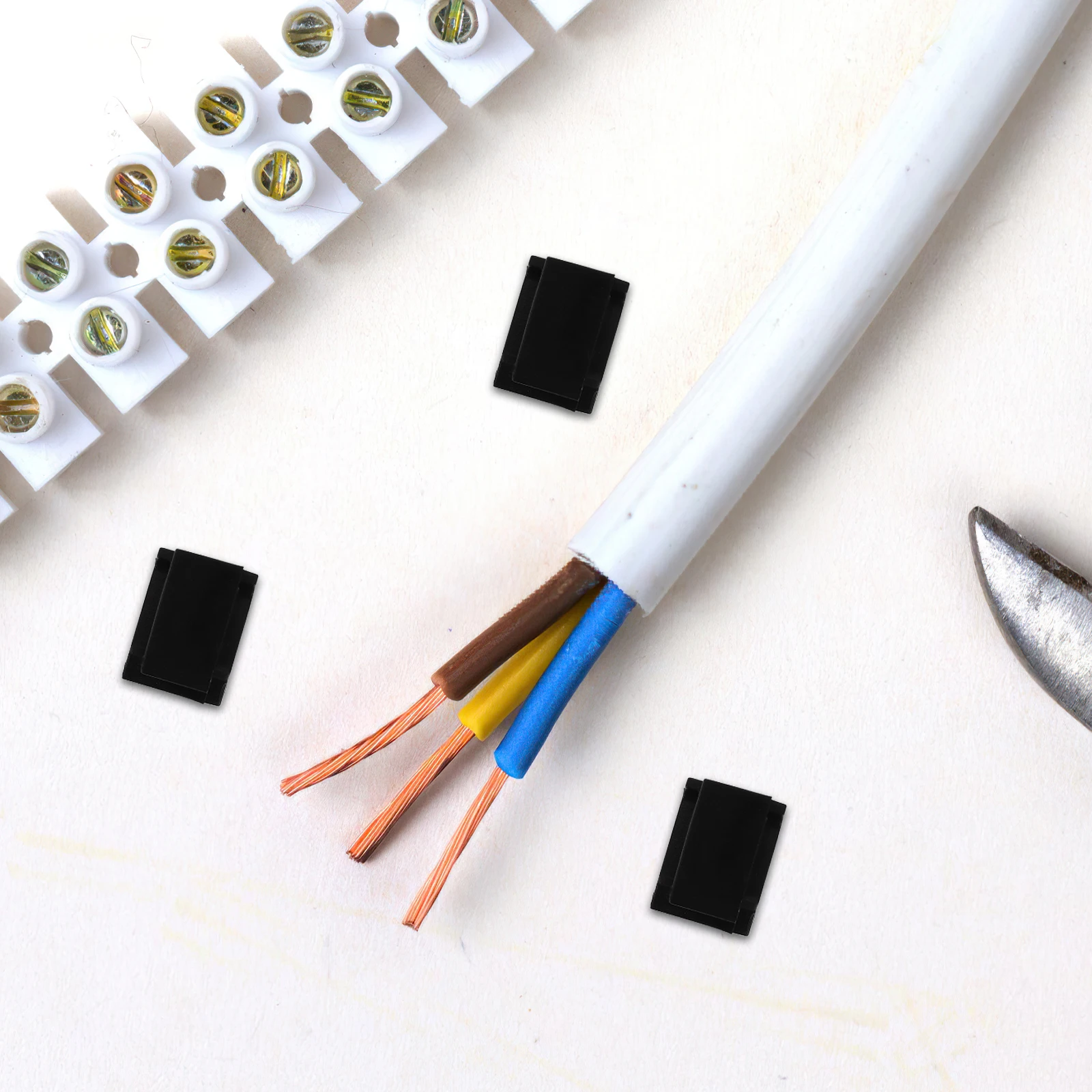 

200pcs Adhesive Wire Clips For Cables Fixing Black Small Size Durable Corrosion Resistant Simple Design Cable Organizer Clamp