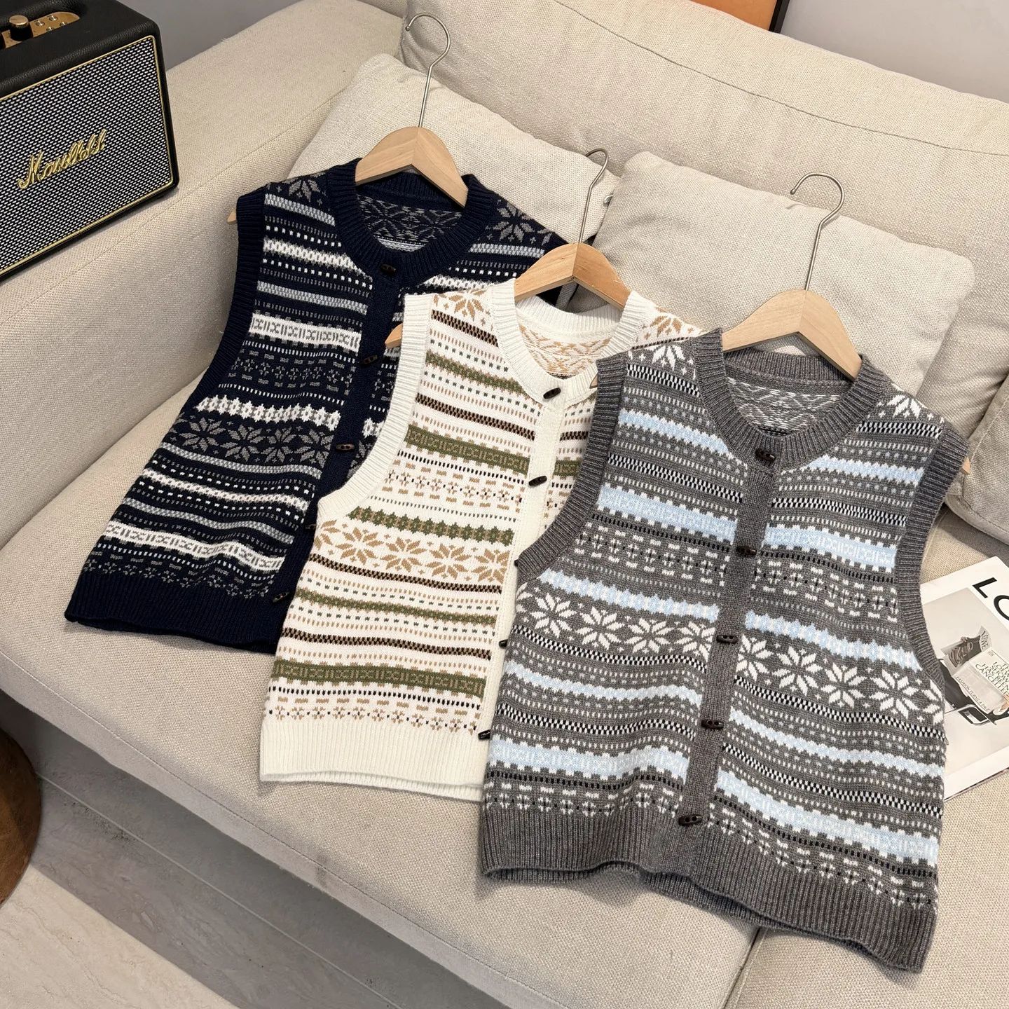 Vintage Fair Isle Knit Vest For Women O-neck Wooden Sleeveless Retro Snowflake Geometric Pattern Loose Casual Knit Waistcoat Y2K
