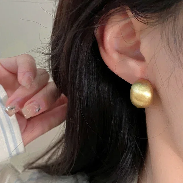 Pendientes de tuerca de superficie curva esmerilada geométrica Plata de Ley 925 auténtica para mujer, joyería fina, accesorios minimalistas