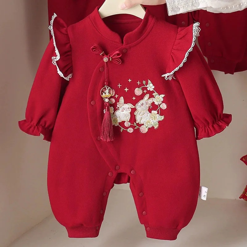 

Весенне-осенняя одежда для новорожденных девочек, красные хлопковые комбинезоны с длинными рукавами и милой вышивкой, наряд для малышей на китайский Новый год, B199