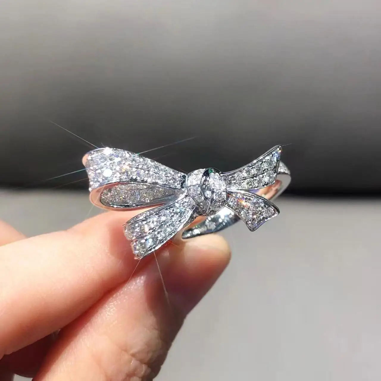 

Модное женское кольцо с бантом, полностью инкрустированное бриллиантами, 2026 года, высокое качество, новинка, изысканное, роскошное, для Дня святого Валентина и годовщины, подчеркивающее индивидуальность и темперамент