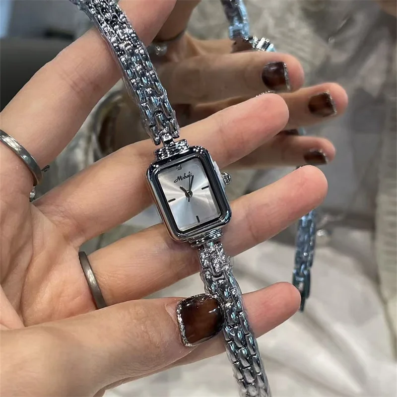 Bingxin Little Sugar Cube Watch a luxurious women's watch for the workplace a sophisticated timepiece, a perfect gift for women.