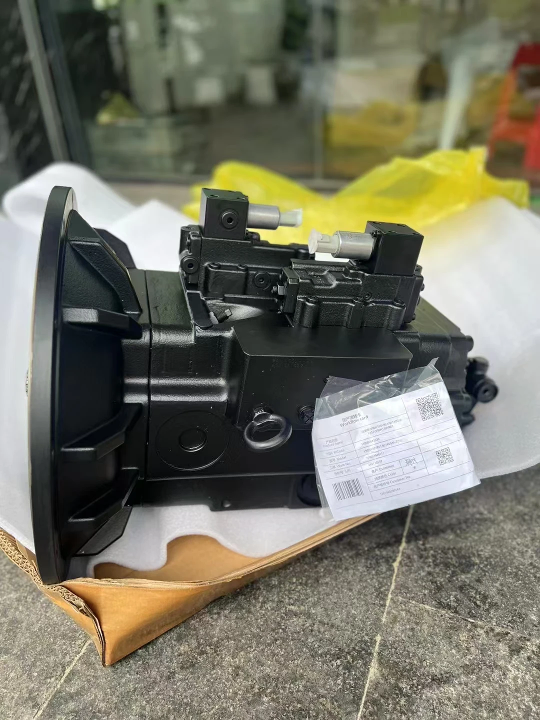 The plunger pump V90N13DT of the hydraulic pump assembly for SANY excavator parts SY205/245/250.