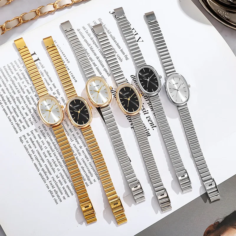 Nuevo reloj de moda para mujer, banda de acero para mujer, pulsera de acero ovalada de alta gama Instagrammable, reloj de cuarzo versátil