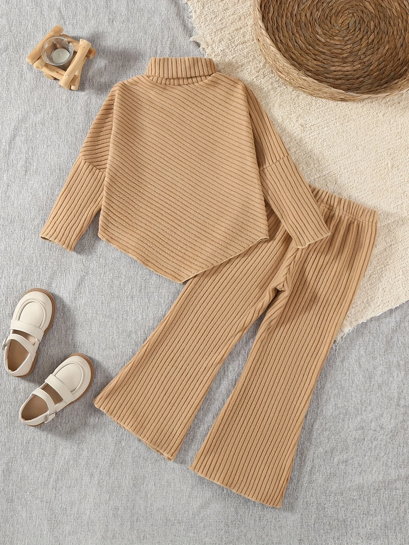 Girls' Khaki Casual Two-Piece Set: Ribbed Knit High-Neck Irregular Top Paired with Wide-Leg Flared Long Pants. Comfortable Autumn and Winter Versatile Children's Clothing Suitable for Kids over 3 Years Old