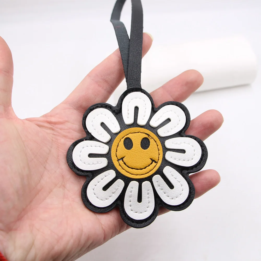 1 portachiavi girasole con faccia gioiosa e fiore, accessorio per auto in ecopelle, decorazione alla moda per borse e telefoni, idea regalo