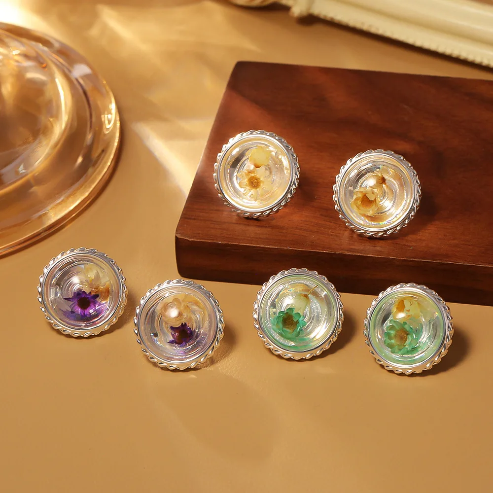 

Small fresh transparent dried flower earrings, high-end crystal round earrings, exquisite and versatile fashionable earrings
