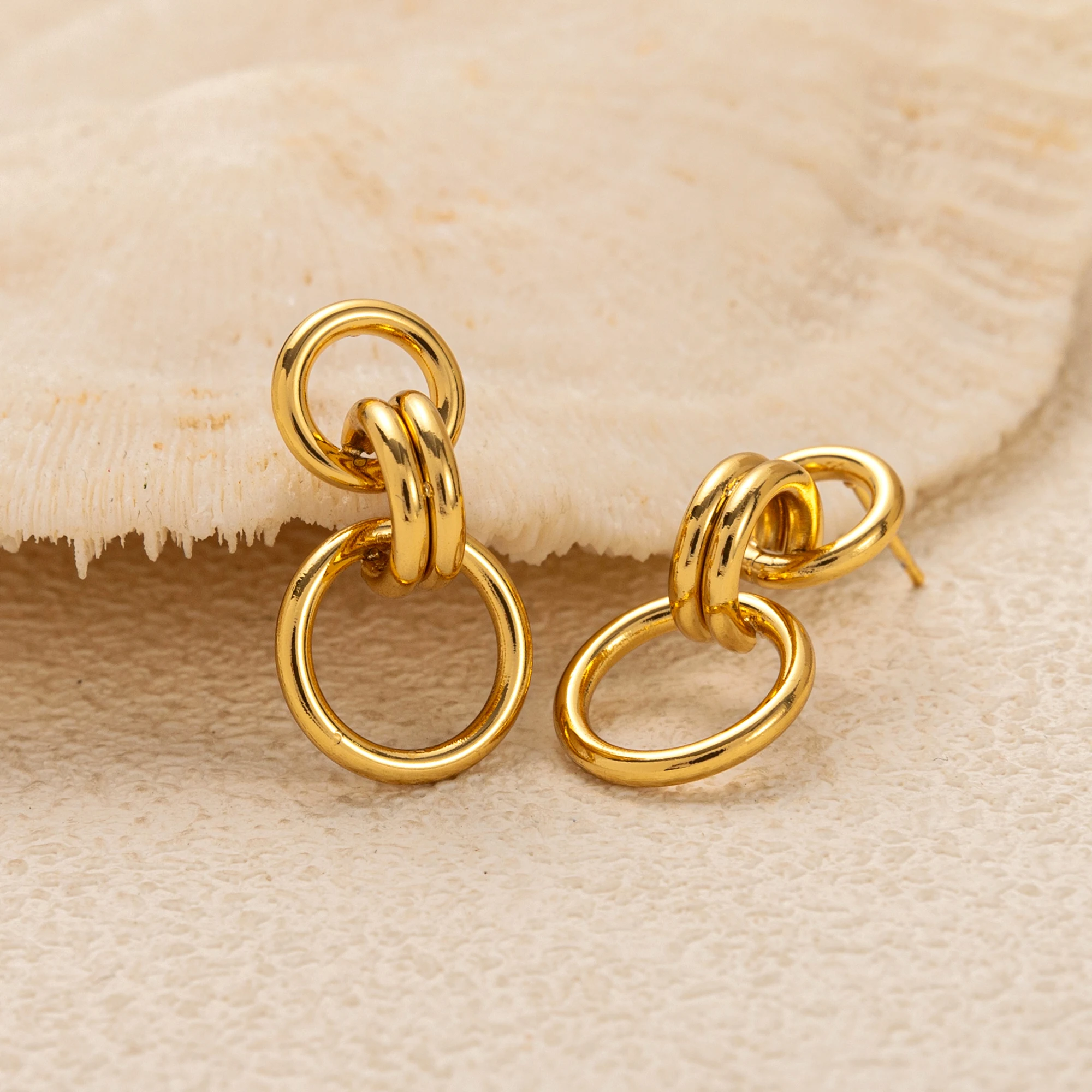 

Geometric Creative Hollow Circle Earrings Metal Rock Ring Interlocking Earrings Titanium Steel Gold Plated Color Preserved