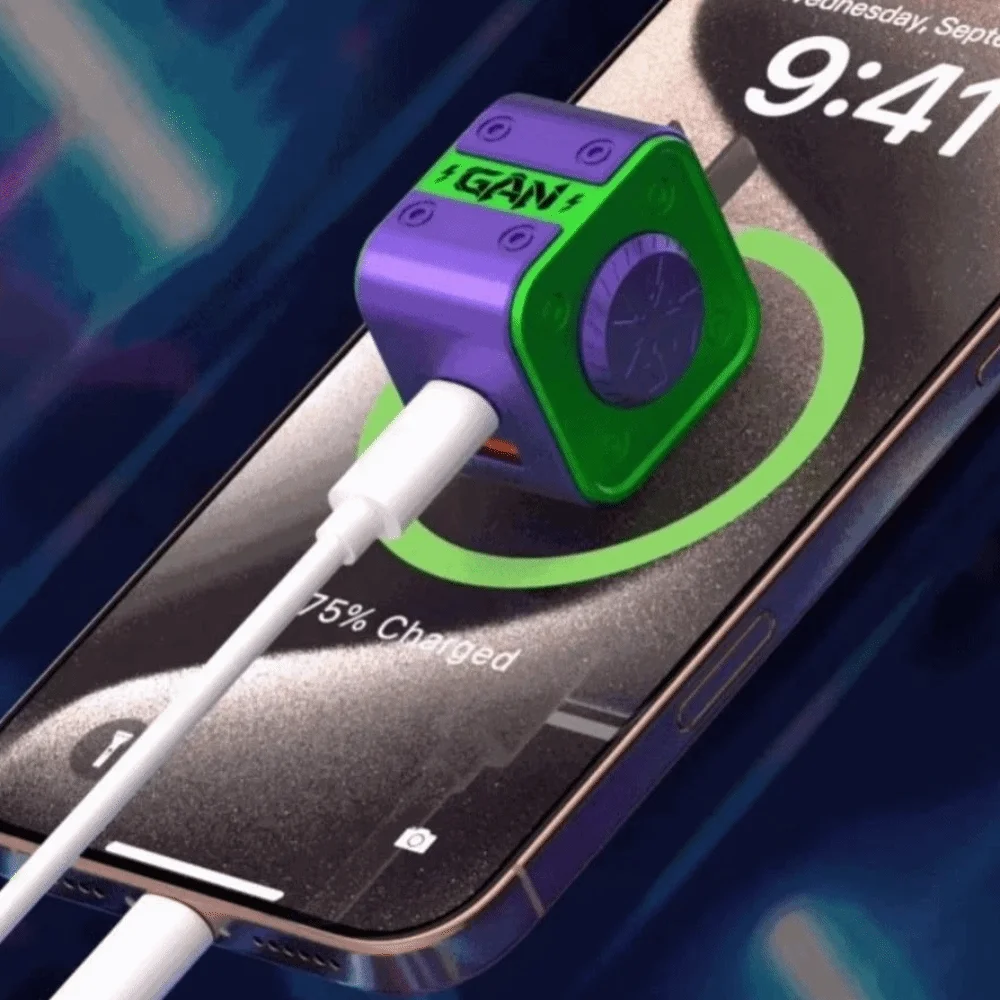 30W Power 30W GaN Fast Charger USB-A And Type-C Foldable Plug GaN Gyroscope Charger Auto Cut-Off Silent Bearings