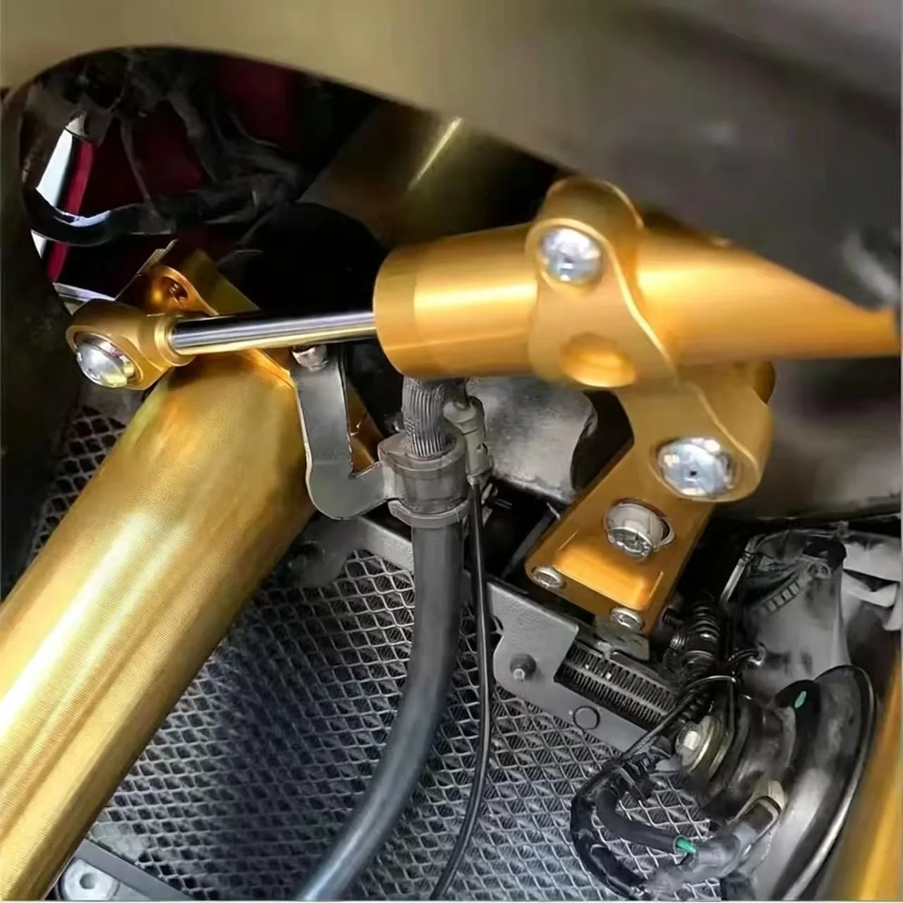 دراجة نارية هوندا XADV 750 X-A - مراجعة Steering Damper Stabilizer Kit Cnc وسعره