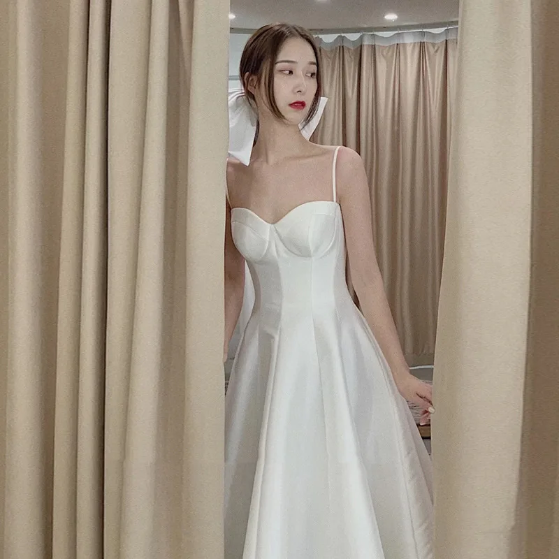 A1148 فستان الزفاف الأبيض النساء حفلة فيستدوس الذاكرة الحلوة الطابق طول الساتان موضة مثير بلا أكمام ألف خط فساتين لحضور الحفلات الموسيقية