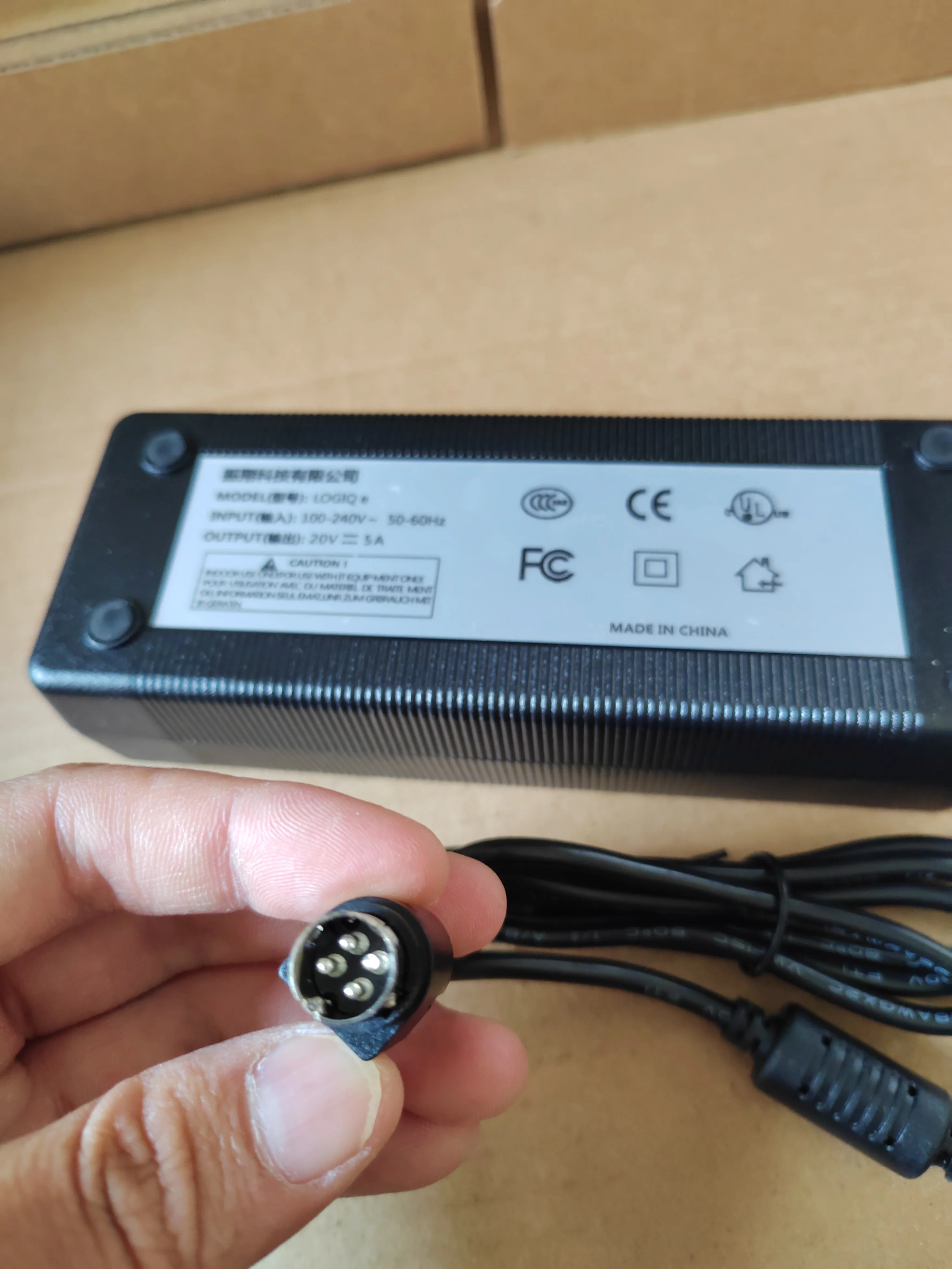 

GE LOGIQ e, LOGIQ i, LOGIQ Book GX, Vivid e Ultrasound Power Supply 4-Pin Plug