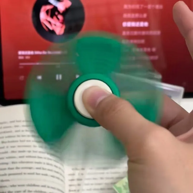 Spinner Clover Sensory Stone Zabawka Sensoryczna Kreatywna Silikonowa Teksturowana Kamień Przeciw Starciu Zabawka Poprawiająca Koncentrację Dziecka Zapobiegająca Zdenerwowania Zabawka na Palce