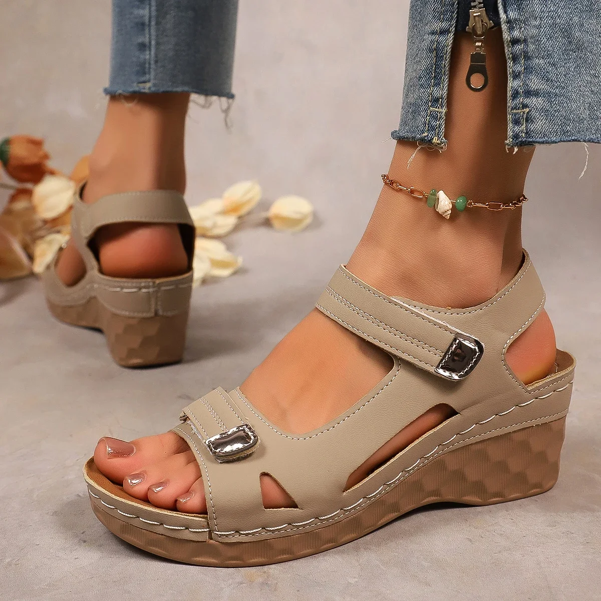 Neue Sommer-Damen-Keilsandalen, rutschfeste, leichte Schuhe für Damen, sexy Slip-On-Klassiker-Plateau-Schuhe, Damensandalen – Detail 5