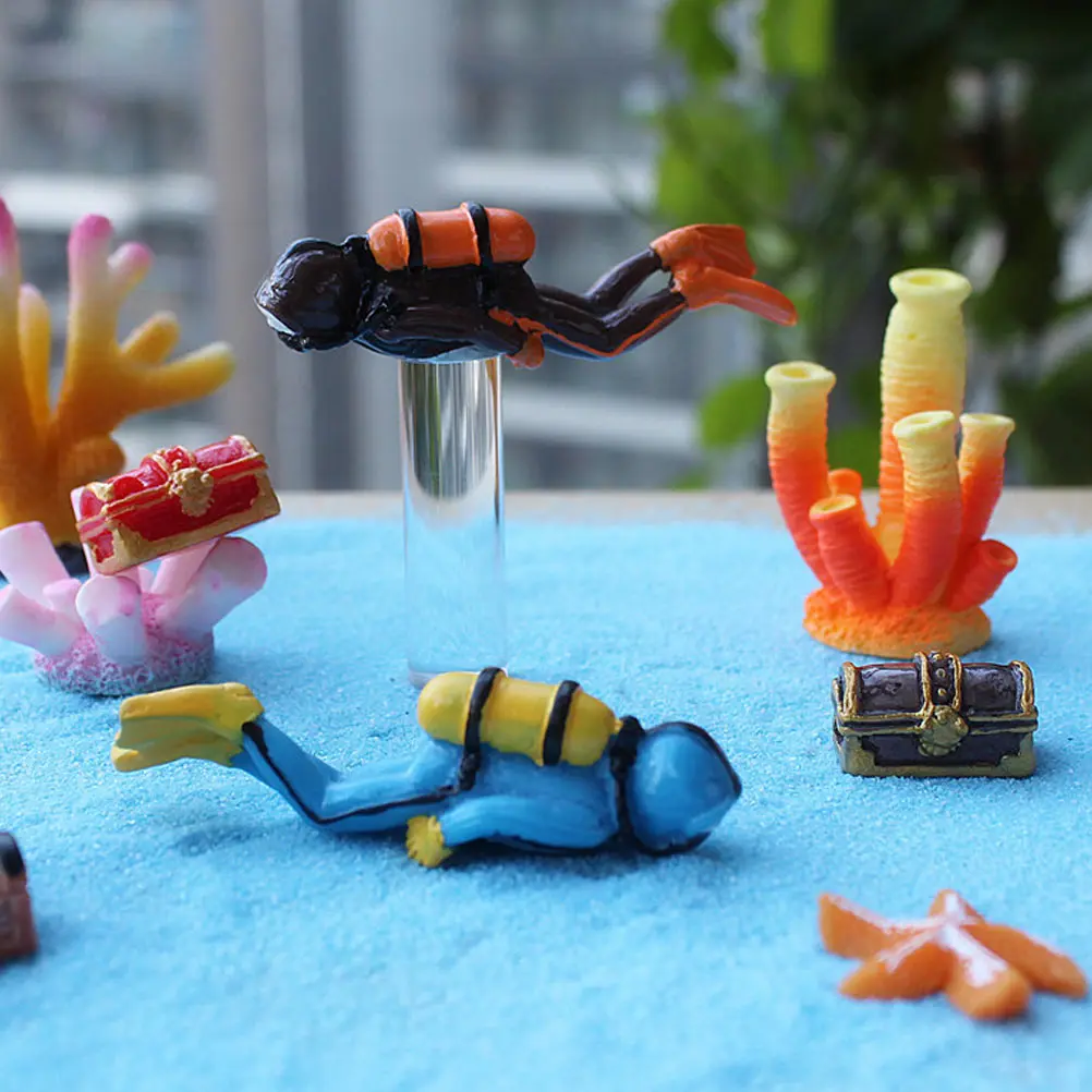 

2Pcs Resin Diver Landscaping Ornament Safe Durable Realistic Details Bright Colors Home Decor Aquarium Diver Ornament